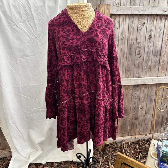 Hollister Floral Bell Sleeve Mini – Open Back Tiered Dress‎ - Picture 4 of 9